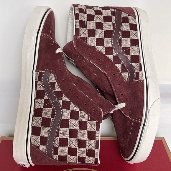 Vans Men’s Sk8-Hi Stitch Checkerboard Bitte
VN000CP97YO
Sneakers - Picture 6 of 16